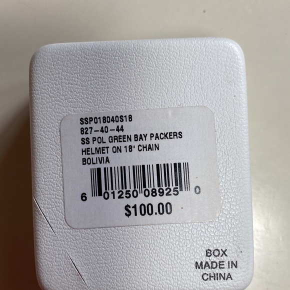 Green Bay Packer necklace NIB. Official NFL necklace - Picture 4 of 4